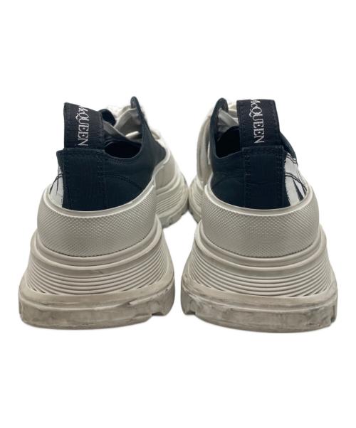 ALEXANDER McQUEEN（アレキサンダーマックイーン）ALEXANDER McQUEEN (アレキサンダーマックイーン) Tread Slick Low Lace Up ホワイト×ブラック サイズ:23.5の古着・服飾アイテム