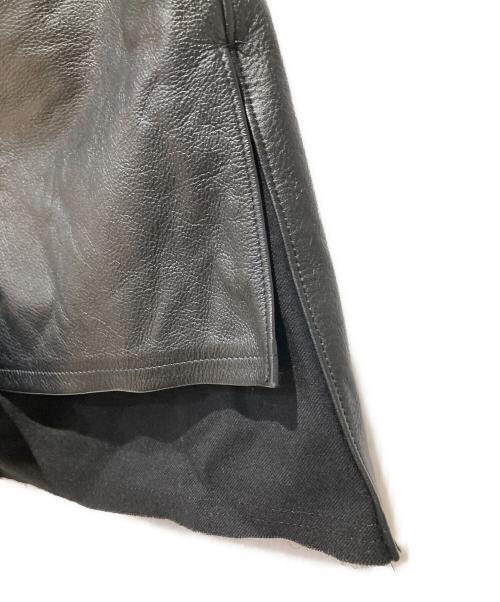 JUNYA WATANABE COMME des GARCONS（(ジュンヤワタナベ コムデギャルソン）JUNYA WATANABE COMME des GARCONS ((ジュンヤワタナベ コムデギャルソン) フリルレイヤードカウレザースカート ブラック サイズ:XSの古着・服飾アイテム