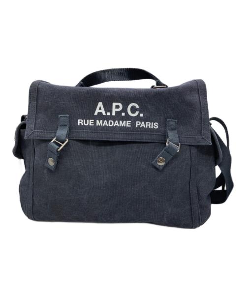 A.P.C.（アーペーセー）A.P.C. (アーペーセー) BESACE RECUPERATION メッセンジャーバッグ グレーの古着・服飾アイテム