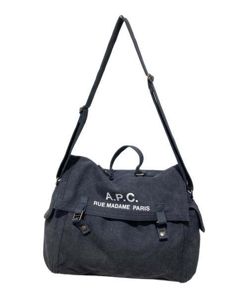 A.P.C.（アーペーセー）A.P.C. (アーペーセー) BESACE RECUPERATION メッセンジャーバッグ グレーの古着・服飾アイテム