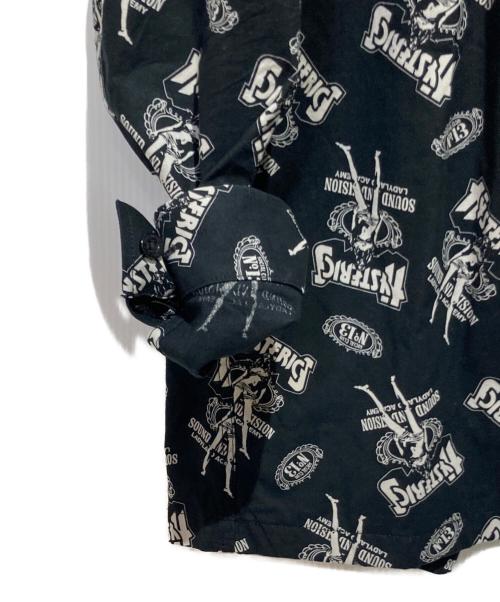 Hysteric Glamour（ヒステリックグラマー）Hysteric Glamour (ヒステリックグラマー) BAD ASS WHISKY柄 フラットカラーシャツ ブラック サイズ:Sの古着・服飾アイテム