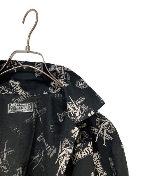 Hysteric Glamour（ヒステリックグラマー）Hysteric Glamour (ヒステリックグラマー) BAD ASS WHISKY柄 フラットカラーシャツ ブラック サイズ:Sの古着・服飾アイテム