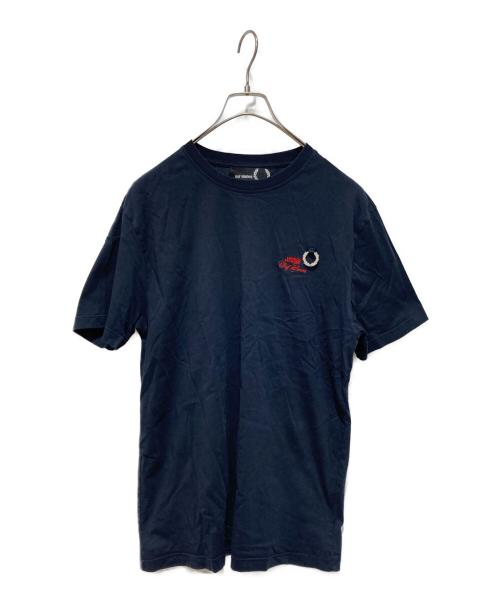 FRED PERRY（フレッドペリー）FRED PERRY (フレッドペリー) RAF SIMONS (ラフシモンズ) ロゴチャームカットソー ネイビー サイズ:Mの古着・服飾アイテム
