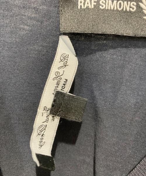 FRED PERRY（フレッドペリー）FRED PERRY (フレッドペリー) RAF SIMONS (ラフシモンズ) ロゴチャームカットソー ネイビー サイズ:Mの古着・服飾アイテム