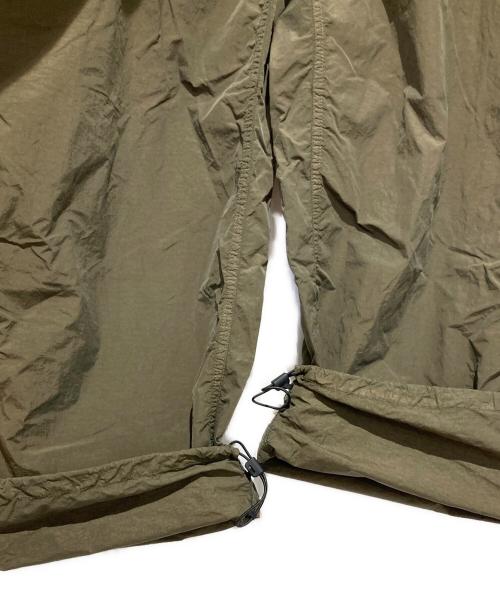 C.P COMPANY（シーピーカンパニー）C.P COMPANY (シーピーカンパニー) FLATT NYLON OVERSIZE PANTS オリーブ サイズ:Mの古着・服飾アイテム