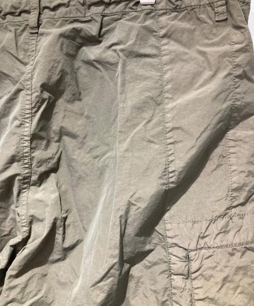 C.P COMPANY（シーピーカンパニー）C.P COMPANY (シーピーカンパニー) FLATT NYLON OVERSIZE PANTS オリーブ サイズ:Mの古着・服飾アイテム