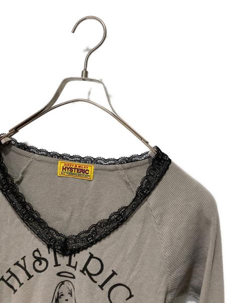 Hysteric Glamour（ヒステリックグラマー）Hysteric Glamour (ヒステリックグラマー) ショート丈Tシャツ グレー サイズ:FREEの古着・服飾アイテム