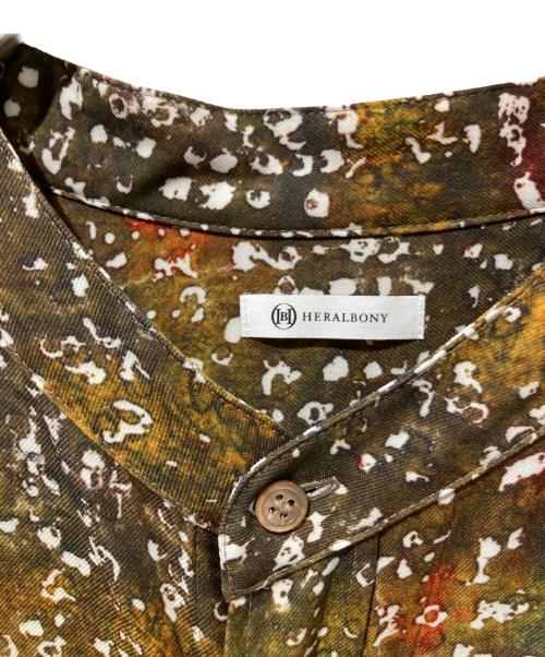 HERALBONY（ヘラルボニー）HERALBONY (ヘラルボニー) バンドカラーシャツ「秋」 オリーブ サイズ:Ｌの古着・服飾アイテム