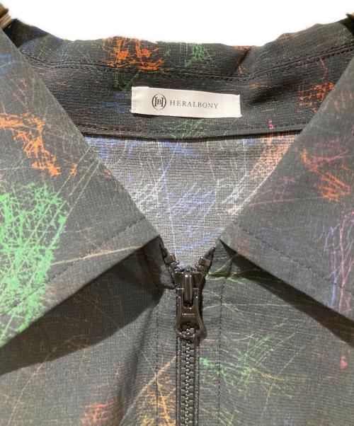 HERALBONY（ヘラルボニー）HERALBONY (ヘラルボニー) エアフロージップシャツ「ギザギザ」 ブラック サイズ:ＦＲＥＥの古着・服飾アイテム