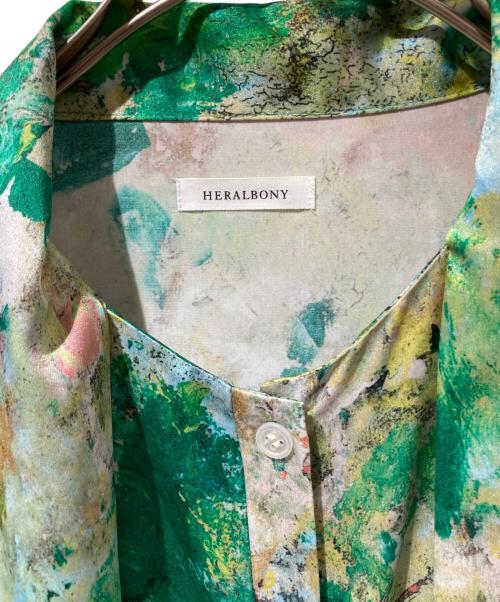 HERALBONY（ヘラルボニー）HERALBONY (ヘラルボニー) ボウタイブラウス「旅行」 グリーン サイズ:ＦＲＥＥの古着・服飾アイテム