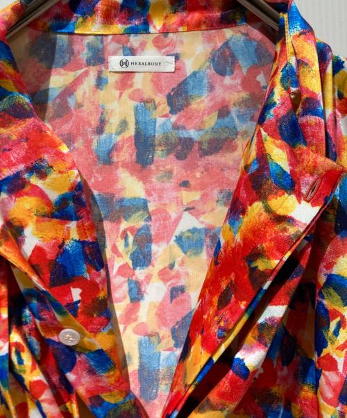 HERALBONY（ヘラルボニー）HERALBONY (ヘラルボニー) サテンボウタイブラウス「non title」 レッド サイズ:ＦＲＥＥの古着・服飾アイテム