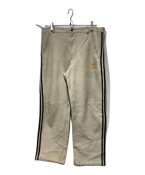 adidas（アディダス）adidas (アディダス) レザトラックーパンツ ベージュ サイズ:Ｌの古着・服飾アイテム
