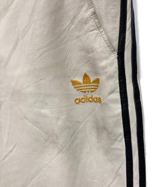 adidas（アディダス）adidas (アディダス) レザトラックーパンツ ベージュ サイズ:Ｌの古着・服飾アイテム