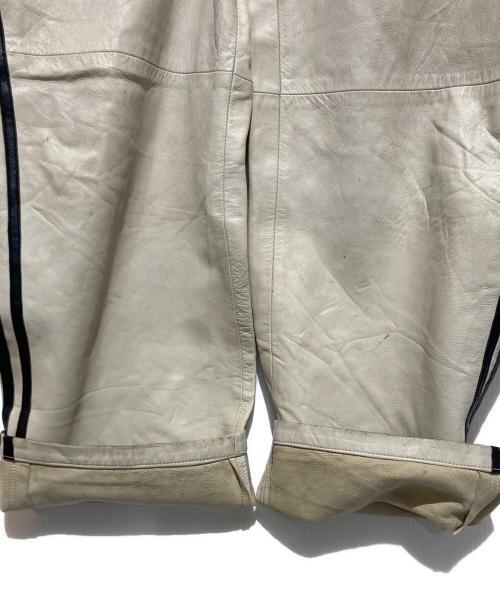 adidas（アディダス）adidas (アディダス) レザトラックーパンツ ベージュ サイズ:Ｌの古着・服飾アイテム
