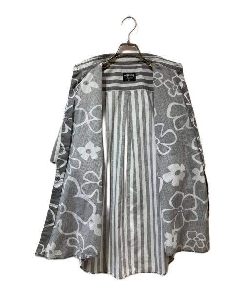 stussy（ステューシー）stussy (ステューシー) 花柄ストライプ切替S/Sシャツ グレー サイズ:Mの古着・服飾アイテム