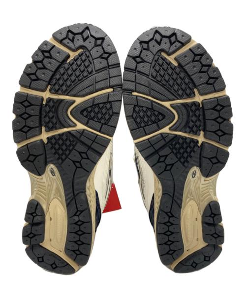 NEW BALANCE（ニューバランス）NEW BALANCE (ニューバランス) ローカットスニーカー ベージュ×レッド サイズ:26 未使用品の古着・服飾アイテム