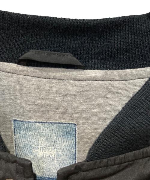 stussy（ステューシー）stussy (ステューシー) ビッグロゴスタジャン ブラック サイズ:Mの古着・服飾アイテム