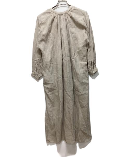 YAECA（ヤエカ）YAECA (ヤエカ) WRITE GATHERED BLOUSE LONG ベージュ サイズ:Ｍの古着・服飾アイテム