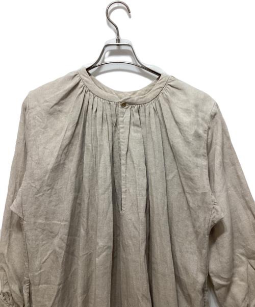 YAECA（ヤエカ）YAECA (ヤエカ) WRITE GATHERED BLOUSE LONG ベージュ サイズ:Ｍの古着・服飾アイテム