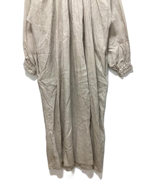 YAECA（ヤエカ）YAECA (ヤエカ) WRITE GATHERED BLOUSE LONG ベージュ サイズ:Ｍの古着・服飾アイテム