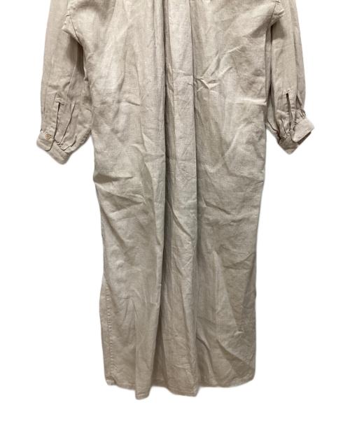 YAECA（ヤエカ）YAECA (ヤエカ) WRITE GATHERED BLOUSE LONG ベージュ サイズ:Ｍの古着・服飾アイテム