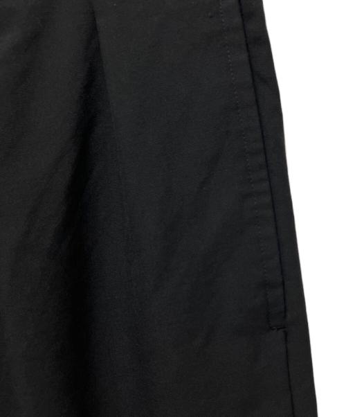 ISSEY MIYAKE WHITE LABEL（イッセイミヤケホワイトレーベル）ISSEY MIYAKE WHITE LABEL (イッセイミヤケホワイトレーベル) スラックス ブラック サイズ:4の古着・服飾アイテム