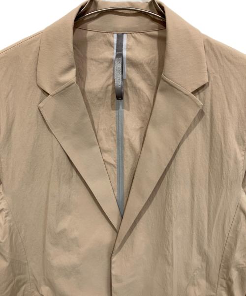 ARC'TERYX VEILANCE（アークテリクスヴェイランス）ARC'TERYX VEILANCE (アークテリクスヴェイランス) Blazer LT ベージュ サイズ:Sの古着・服飾アイテム