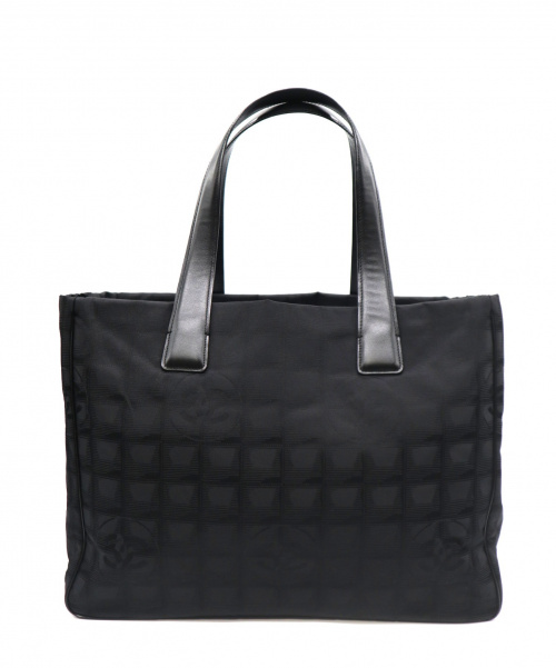 CHANEL（シャネル）CHANEL (シャネル) ニュートラベルライントートMMトートバッグ ブラック 10939769の古着・服飾アイテム