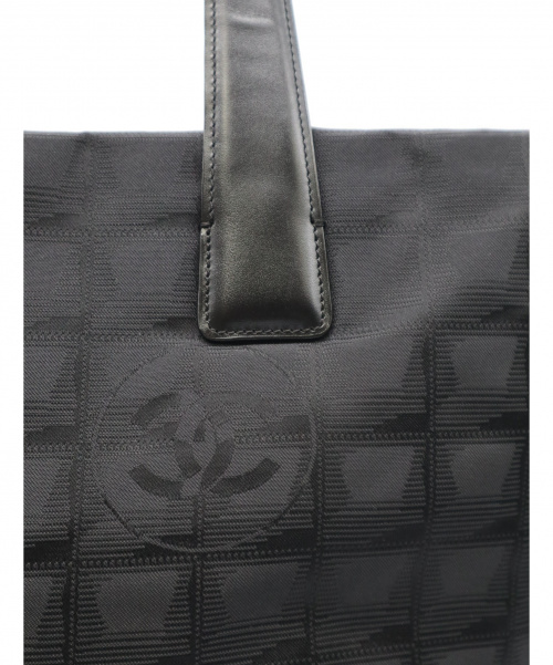 CHANEL（シャネル）CHANEL (シャネル) ニュートラベルライントートMMトートバッグ ブラック 10939769の古着・服飾アイテム