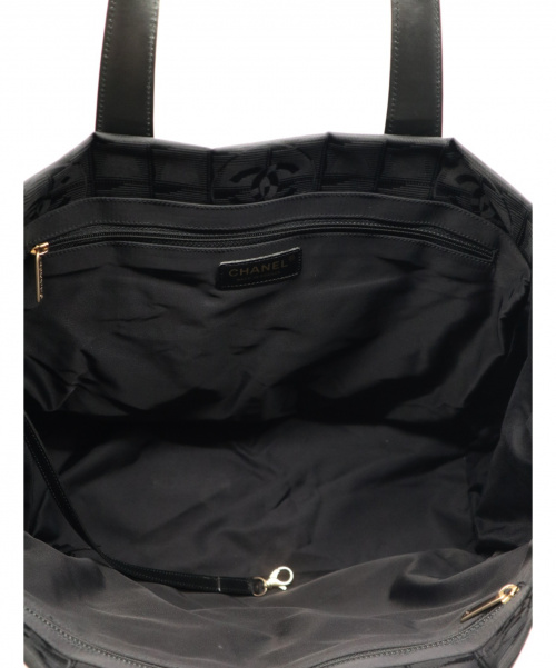 CHANEL（シャネル）CHANEL (シャネル) ニュートラベルライントートMMトートバッグ ブラック 10939769の古着・服飾アイテム