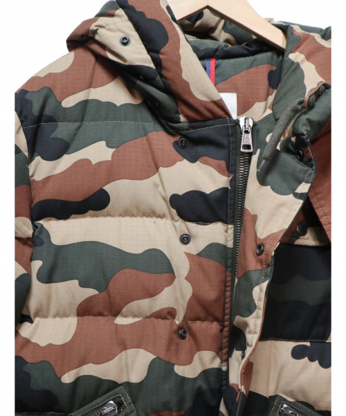 MONCLER（モンクレール）MONCLER (モンクレール) LIORANGIUBBOTTOカモフラージュダウンジャケット カーキ×ブラウン サイズ:2の古着・服飾アイテム