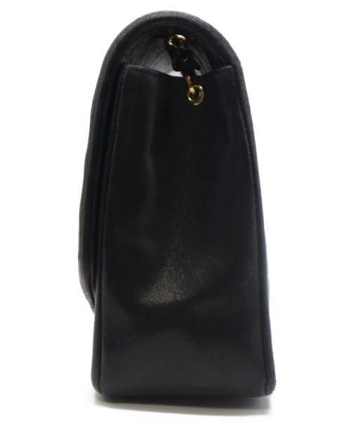 CHANEL（シャネル）CHANEL (シャネル) マトラッセフラップチェーンショルダーバッグ ブラック×ゴールド マトラッセ 2399035の古着・服飾アイテム