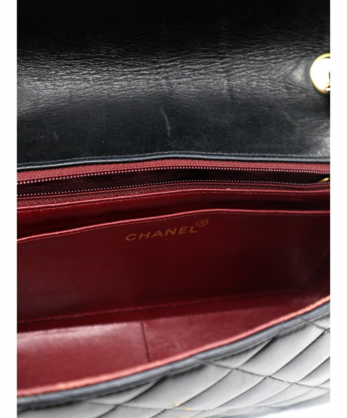 CHANEL（シャネル）CHANEL (シャネル) マトラッセフラップチェーンショルダーバッグ ブラック×ゴールド マトラッセ 2399035の古着・服飾アイテム