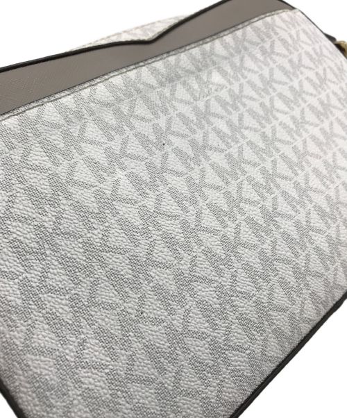 MICHAEL KORS（マイケル・コース）MICHAEL KORS (マイケルコース) ショルダーバッグ ホワイトの古着・服飾アイテム