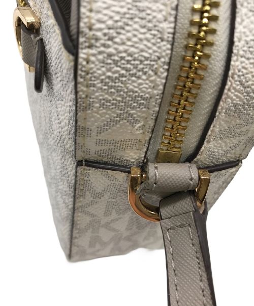 MICHAEL KORS（マイケル・コース）MICHAEL KORS (マイケルコース) ショルダーバッグ ホワイトの古着・服飾アイテム