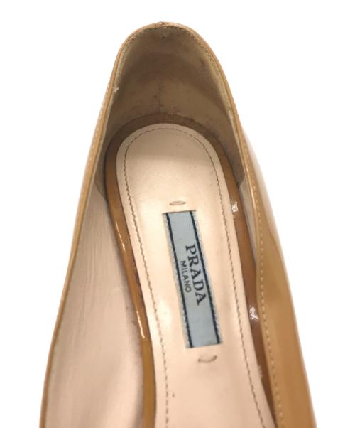 PRADA（プラダ）PRADA (プラダ) ポインテッドトゥパンプス ベージュ サイズ:36　1/2の古着・服飾アイテム
