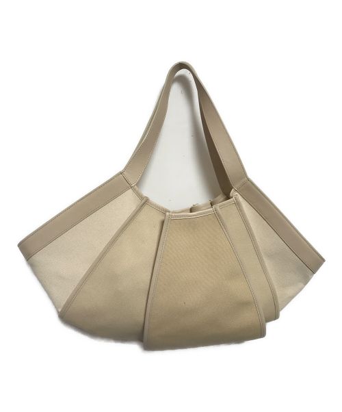 HEREU（ヘリュー）HEREU (ヘリュー) DELTA アイボリーの古着・服飾アイテム