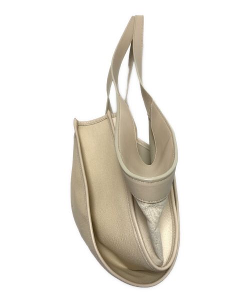 HEREU（ヘリュー）HEREU (ヘリュー) DELTA アイボリーの古着・服飾アイテム