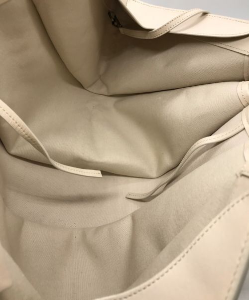 HEREU（ヘリュー）HEREU (ヘリュー) DELTA アイボリーの古着・服飾アイテム