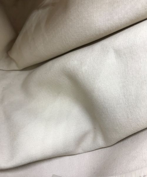 HEREU（ヘリュー）HEREU (ヘリュー) DELTA アイボリーの古着・服飾アイテム