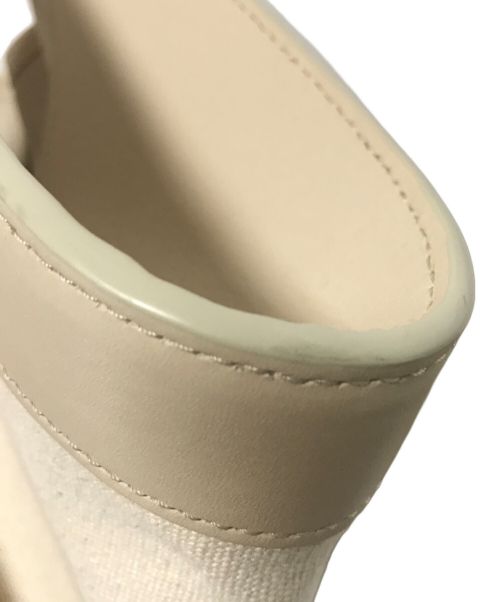 HEREU（ヘリュー）HEREU (ヘリュー) DELTA アイボリーの古着・服飾アイテム