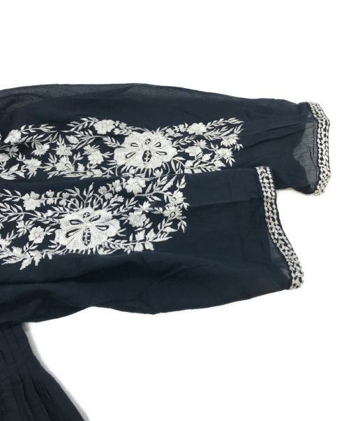 ne quittez pas（ヌキテパ）ne quittez pas (ヌキテパ) エンブロイダリーシアーワンピース ネイビー×ホワイト サイズ:実寸参照の古着・服飾アイテム