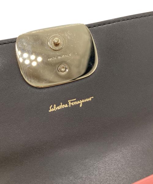 Salvatore Ferragamo（サルヴァトーレ フェラガモ）Salvatore Ferragamo (サルヴァトーレ フェラガモ) ヴァラリボンウォレット ブラウンの古着・服飾アイテム