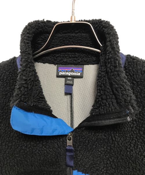Patagonia（パタゴニア）Patagonia (パタゴニア) CLASSIC RETRO-X JACKET ブラック×ブルー サイズ:XXSの古着・服飾アイテム