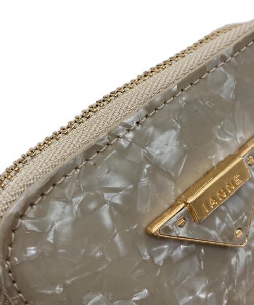 IANNE（イアンヌ）IANNE (イアンヌ) 2つ折り財布 ベージュの古着・服飾アイテム