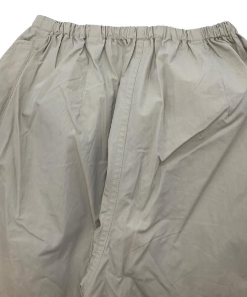 H BEAUTY&YOUTH（エイチ ビューティー&ユース）H BEAUTY&YOUTH (エイチ ビューティー&ユース) タイプライタースノーパンツ イージーパンツ ボタンフライポケット　 ベージュ サイズ:SMALLの古着・服飾アイテム