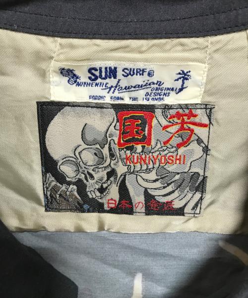 Sun Surf SPECIAL EDITION（サンサーフ・スペシャルエディション）SUN SURF SPECIAL EDITION (サンサーフ・スペシャルエディション) 歌川国芳 (ウタガワクニヨシ) 木曾街道六十九次之内 下諏訪 八重垣姫 ブラック サイズ:Sの古着・服飾アイテム