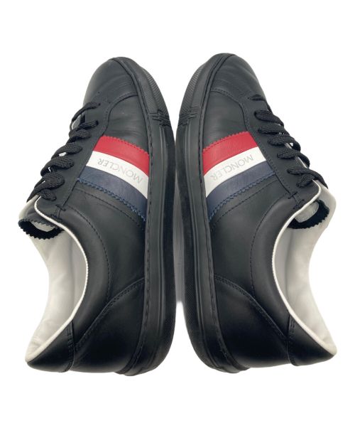 MONCLER（モンクレール）MONCLER (モンクレール) トリコロールラインローカットスニーカー ブラック×レッド サイズ:42 1/2の古着・服飾アイテム