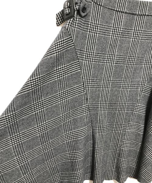 MaxMara（マックスマーラ）MaxMara (マックスマーラ) サイドベルト付チェックスカート グレー サイズ:38の古着・服飾アイテム