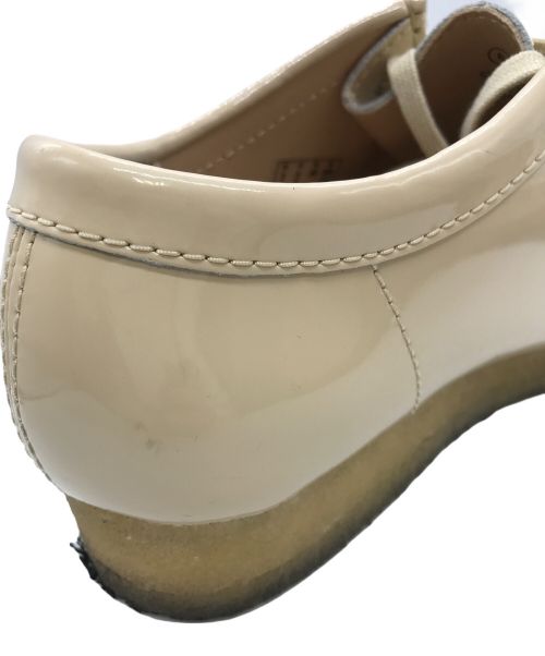 CLARKS（クラークス）CLARKS (クラークス) Supreme (シュプリーム) Patent Leather Wallabee ベージュ サイズ:23.5㎝の古着・服飾アイテム